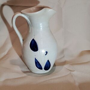 Williamsburg pottery blue floral vase